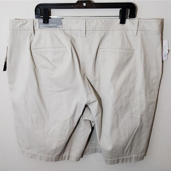 Talbots super soft girlfriend Khaki Comfy Chino Shorts 10" size 18W - Picture 3 of 9